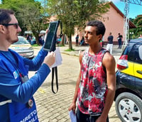 Servidor do Detran RJ ema tividade (Foto: Victor Hugo Campos/ Divulgação Detran RJ)
