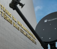 Foto do Ministério das Comunicações com antena Telebras (Foto: João Victor/MCom)