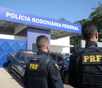 Policiais da PRF perto de uma delegacia (Foto: Tomaz Silva/Agência Brasil)