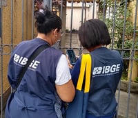 Funcionárias do IBGE realizando trabalho de coleta (Foto: Helena Pontes/Agência IBGE Notícias)