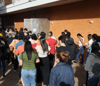 Candidatos chegando aos locais de prova do concurso (Foto: Valter de Paula – Secretaria de Comunicação/Prefeitura de Uberlândia MG)