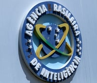 Fachada da Abin com brasão (Foto: Antonio Cruz/Agência Brasil)