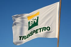 Bandeira com a logo da Transpetro (Foto: Divulgação)