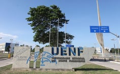 Placa sinalizadora da UENF