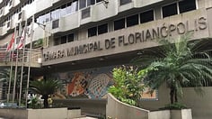 Fachada da Câmara de Florianópolis SC (Foto: Divulgação)