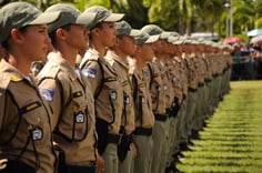 Policiais militares de Pernambuco em formação (Foto: Divulgação) 