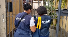 Recenseador do IBGE durante coleta de dados para o Censo Agro (Foto: Magno Lopes/IBGE)