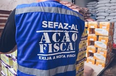 Auditor da Sefaz AL de costas (Foto: Divulgação)