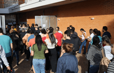Candidatos chegando aos locais de prova do concurso (Foto: Valter de Paula – Secretaria de Comunicação/Prefeitura de Uberlândia MG)