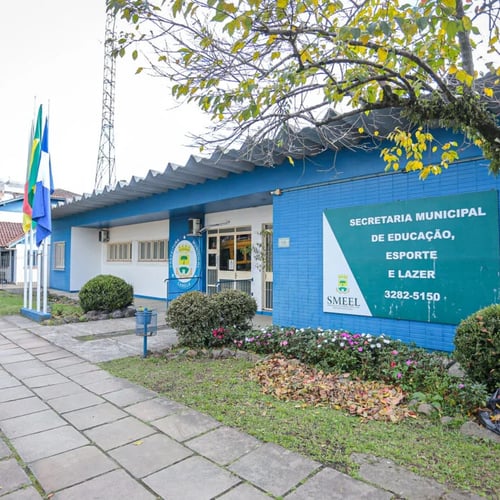 Prédio da Secretaria Municipal de Educação, Esporte e Lazer (Foto: Arthur Dias/Prefeitura de Canela RS)