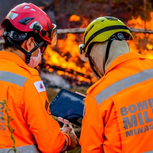 Bombeiros de Minas Gerais em atuação (Foto: Agência Minas)