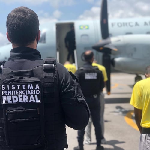 Policial penal federal de costas (Foto: Governo Federal)