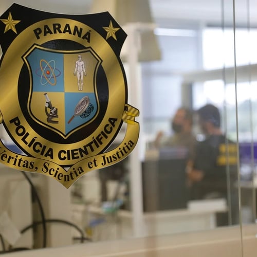 Entrada da Polícia Científica PR (Foto: Gilson Abreu/Agência Estadual de Notícias)