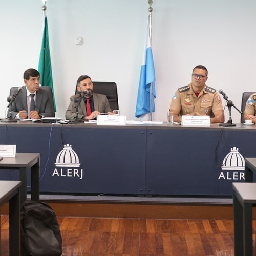 Audiência pública da Alerj discute a possibilidade de efetivação de bombeiros temporários (Foto: Alex Ramos/Alerj)