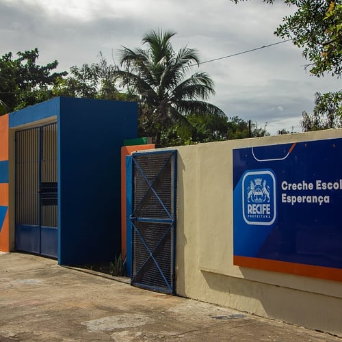 Fachada de uma creche da SME Recife PE (Foto: Paulo Melo/PCR)