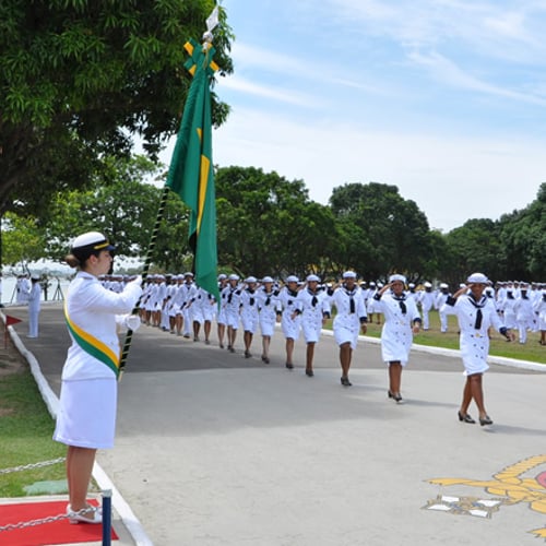Alunas no Curso de Formação do Corpo Auxiliar de Praças da Marinha (Foto: Divulgação Marinha)