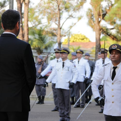 Oficiais durante formação (Foto: Jorge Júnior/GEA)