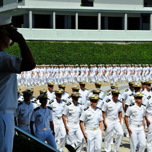 Militares da Escola Naval perfilados (Foto: Marinha/Galeria de fotos)