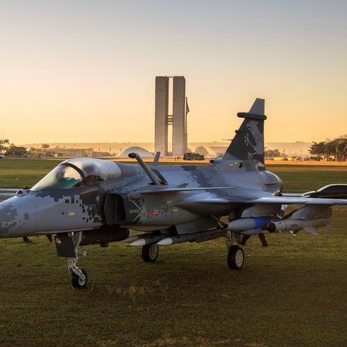 Caça F-X2 (Gripen NG) estacionado na Esplanada dos Ministérios (Foto: Tenente Enilton/Força Aérea)