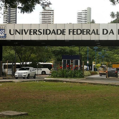 Entrada de um dos prédios da UFBA (Foto: Divulgação)