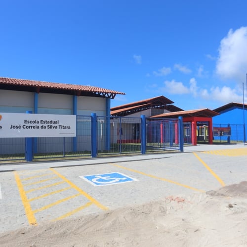 Fachada de escola estadual em Alagoas (Foto: Wellington Alves/Secom)