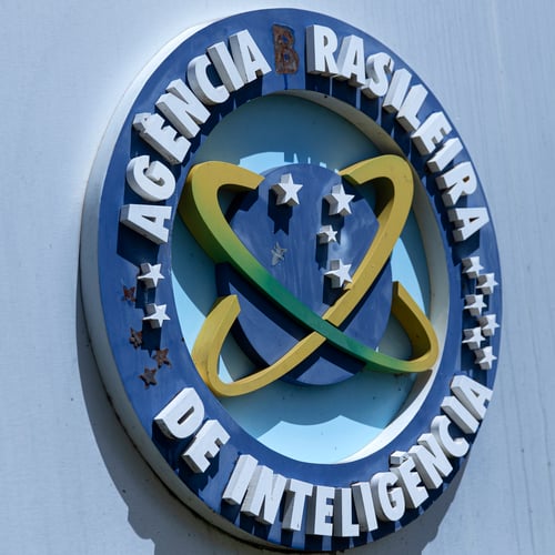 Fachada da Abin com brasão (Foto: Antonio Cruz/Agência Brasil)
