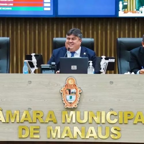 Presidente da Câmara de Manaus e demais membros da mesa (Foto: Cleuton Silva e Eder França/Dicom)