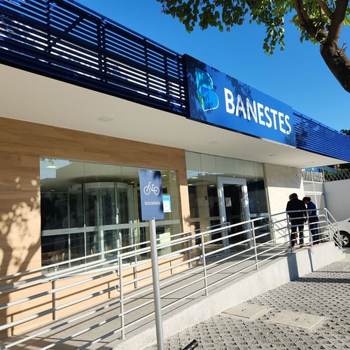 Fachada de unidade do Banestes (Foto: Hélio Filho/Secom)