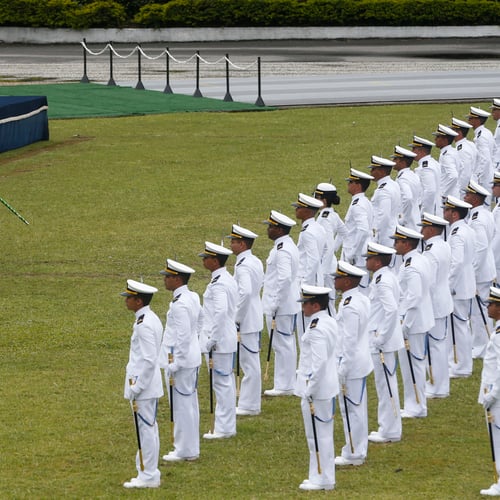 Aspirantes durante formação do Colégio Naval (Foto: Tânia Rêgo/Agência Brasil)