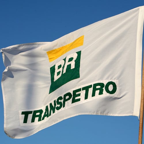 Bandeira com a logo da Transpetro (Foto: Divulgação)
