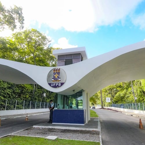 Pórtico de entrada da Universidade Federal da Paraíba (Foto: Angélica Gouveia/UFPB)