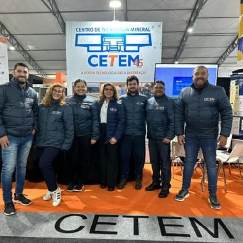 Pesquisadores do CETEM durante participação em um evento (Foto: Governo Federal)