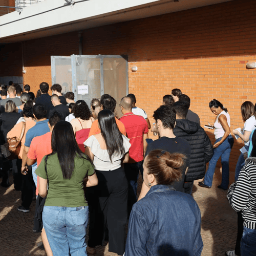 Candidatos chegando aos locais de prova do concurso (Foto: Valter de Paula – Secretaria de Comunicação/Prefeitura de Uberlândia MG)