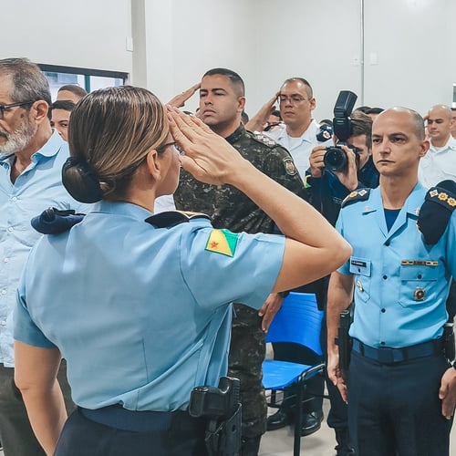 Comandante da PM AC e policiais (Foto: Divulgação/PM AC)