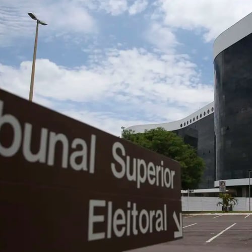 Placa sinalizadora do prédio do Tribunal Superior Eleitoral, em Brasília (Foto: José Cruz/Arquivo Agência Brasil)