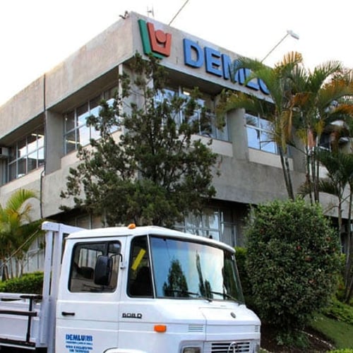 Caminhão estacionado em frente a sede do Demlurb (Foto: Prefeitura de Juiz de Fora MG)