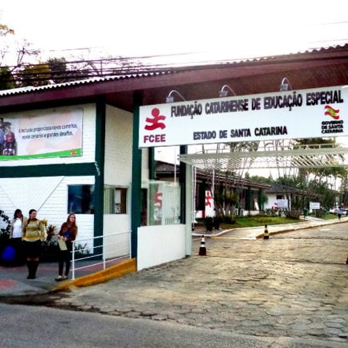 Fachada da Fundação Catarinense de Educação Especial (Foto: Divulgação/FCEE)