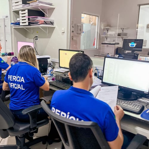 Servidores da Perícia Oficial em atividade (Foto: Divulgação)