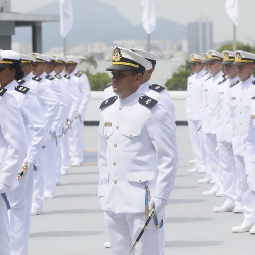 Militares da Escola Naval perfilados (Foto: Marinha/Galeria de fotos)